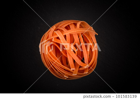 chilli orange fettuccine pasta 101583139