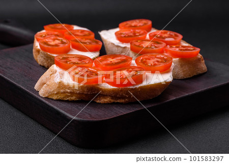 Delicious crispy grilled toast with cheese and cherry tomatoes Delicious crispy grilled toast with cheese and cherry tomatoes 101583297