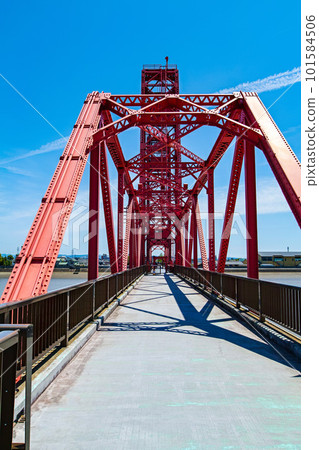 Saga Prefecture / Chikugo River lift bridge in the blue sky 101584506