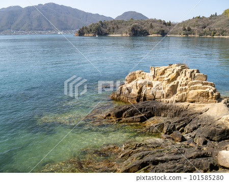 鷺島海岸（廣島縣三原市鷺浦町）和美麗的大海（瀨戶內海）的景色。 101585280