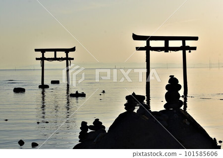 Torii of the sea 101585606