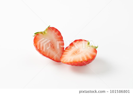 Strawberries on a white background (Tochiaika) 101586801
