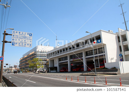Itami Fire Department and Itami City Hall seen from National Route 171 Itami Fire Department and Itami City Hall seen from National Route 171 101587541