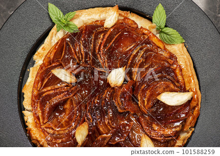 Apple Tarte Tatin Apple Tarte Tatin 101588259