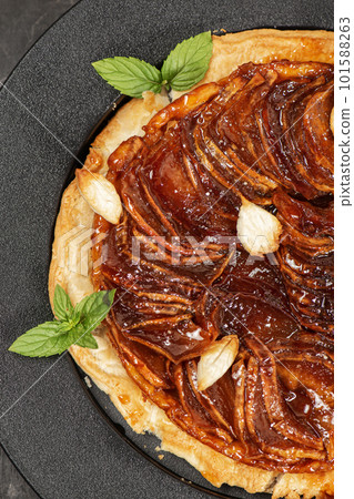 Apple Tarte Tatin Apple Tarte Tatin 101588263