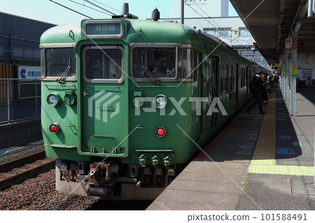 [JR-B] 湖西線 113 系 5700 系（京都地區色） 101588491