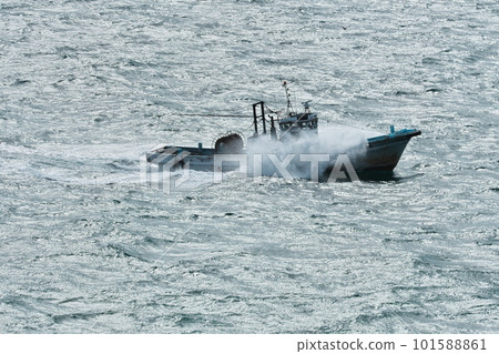 Cape Irago A fishing boat splashing on the sea off Hijienchi 101588861