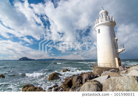 Clear winter sky and Irago Cape Lighthouse 101590031