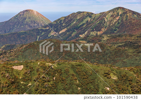 Mt. Hiuchi and Mt. Yake in early autumn seen from the summit of Mt. Myoko 101590438