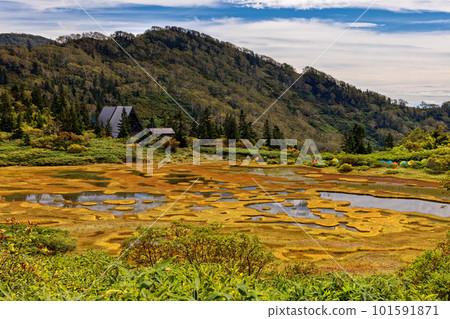 Myoko Mountain Range with Autumn Leaves, Koya Pond and Koya Pond Hutte 101591871