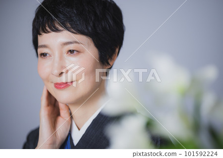 Middle woman in kimono 101592224