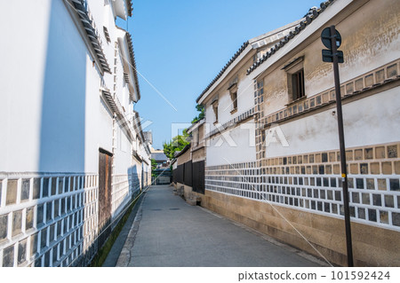 Kurashiki Bikan Historical Quarter (White-walled and Namako-walled storehouses) 101592424