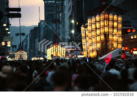 Kyoto Gion Festival Yoiyoyama scenery 101592816