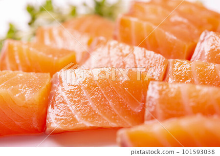 Fresh and delicious salmon sashimi 101593038