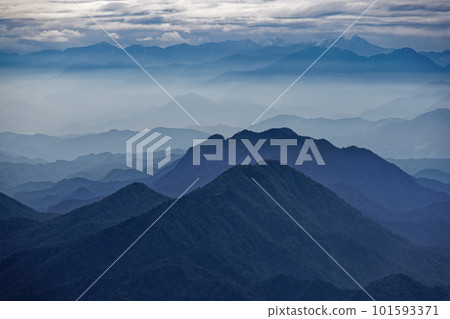 從妙高連峰和樋內山看到的北阿爾卑斯連峰 101593371