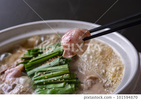 Delicious motsunabe with plenty of chives Delicious motsunabe with plenty of chives 101594870
