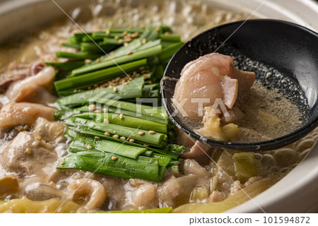 Delicious motsunabe with plenty of chives Delicious motsunabe with plenty of chives 101594872