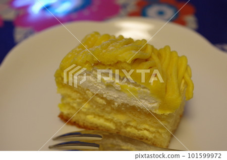 mont blanc marron cake 101599972