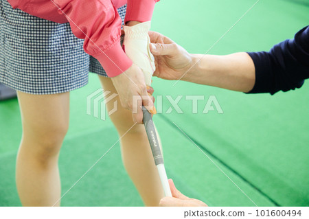 打高爾夫球的女人 101600494