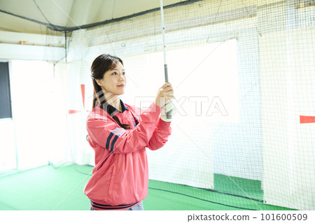 打高爾夫球的女人 打高爾夫球的女人 101600509