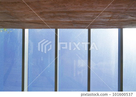 The ceiling windows are made of natural stone and light from the window. The ceiling windows are made of natural stone and light from the window. 101600537