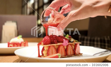 草莓醬千層酥 101602006