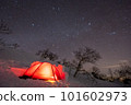 冬天雪山帳篷和星空 101602973