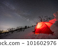 冬天雪山帳篷和星空 101602976