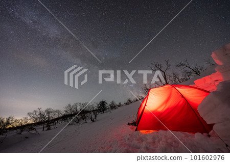 冬天雪山帳篷和星空 冬天雪山帳篷和星空 101602976