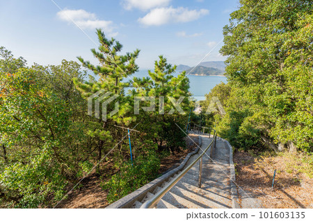 沉重的岩石 沉重的岩石 101603135