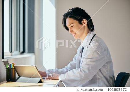 A young man in a white coat doing online medical treatment A young man in a white coat doing online medical treatment 101603372