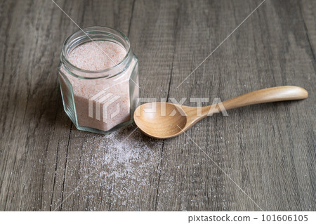 Pink salt in a jar and spilled salt 101606105