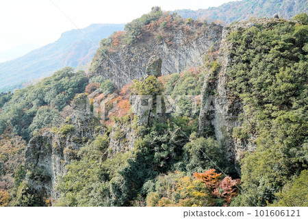 Kankakei with beautiful blue sky and autumn leaves_Shodoshima Kankakei with beautiful blue sky and autumn leaves_Shodoshima 101606121