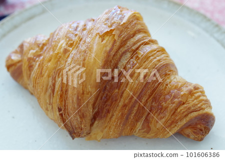 蓬鬆，蓬鬆，美味的羊角麵包 101606386