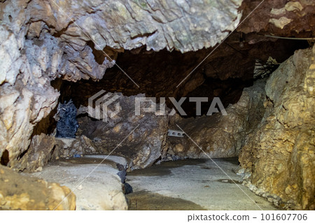 [Closed] A view of the back from the fence at the entrance of Ansori-dong 101607706