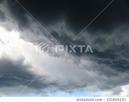 rain clouds are coming 101608191