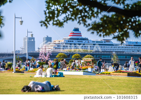 Yokohama cityscape in Japan, overlooking Yamashita Park and Asuka II 101608315