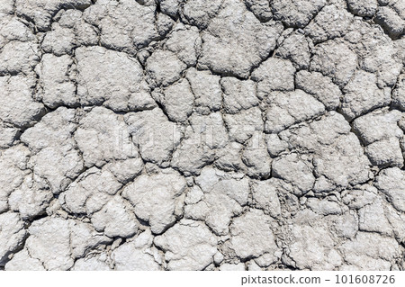 Dry crack soil 101608726