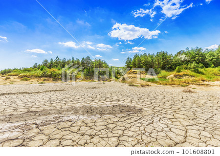 Lake bed drying up 101608801