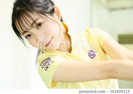 打高爾夫球的女人 101609115