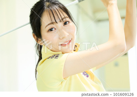 打高爾夫球的女人 101609126