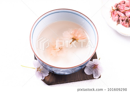 鹽漬櫻花盛開的輸液 101609298