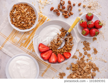 Crunchy granola or muesl Crunchy granola or muesl 101609391