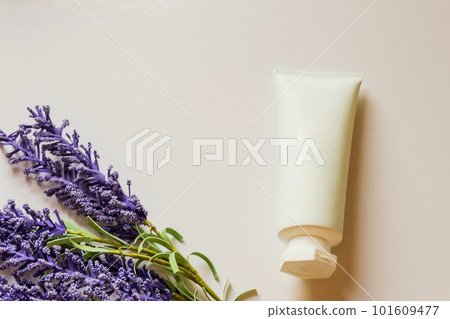 Tube of body soap and lavender 101609477