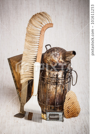 Beekeeping equipment 101611253