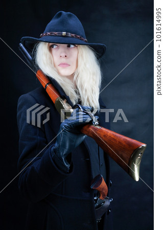 Old west blonde girl in black hat with gun Old west blonde girl in black hat with gun 101614995
