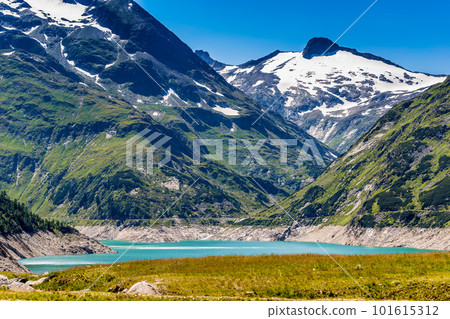 Mountain lake 101615312