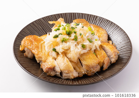 脆皮炸雞配蘿蔔泥和橙子醬 101618336