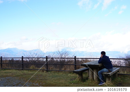 男人在看場景 101619370