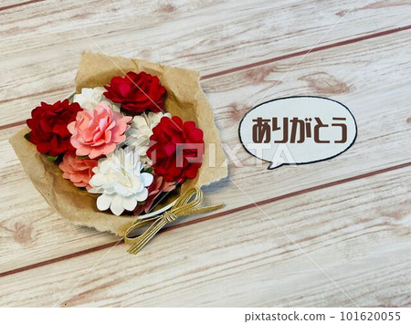 Celebration/Mother's Day flower arrangement and thank you letter Celebration/Mother's Day flower arrangement and thank you letter 101620055